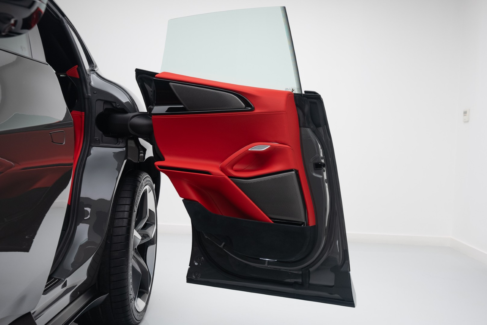 2025 FERRARI PUROSANGUE | FULL CARBON | GRIGIO SCURO | MASSAGE SEATS | HIGH SPECS.